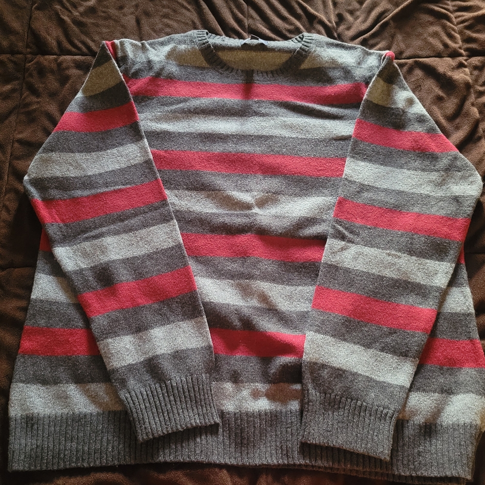GAP Men's Crewneck Sweater in Gray and Red Stripes